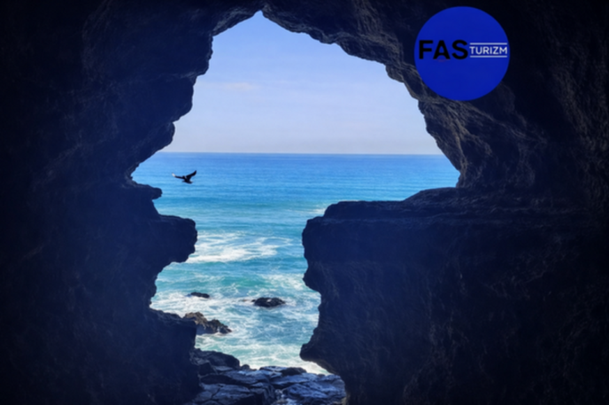 Fas Tanca&rsquo;daki Herk&uuml;l Mağarası Nerede Atlas Okyanusu Manzarası